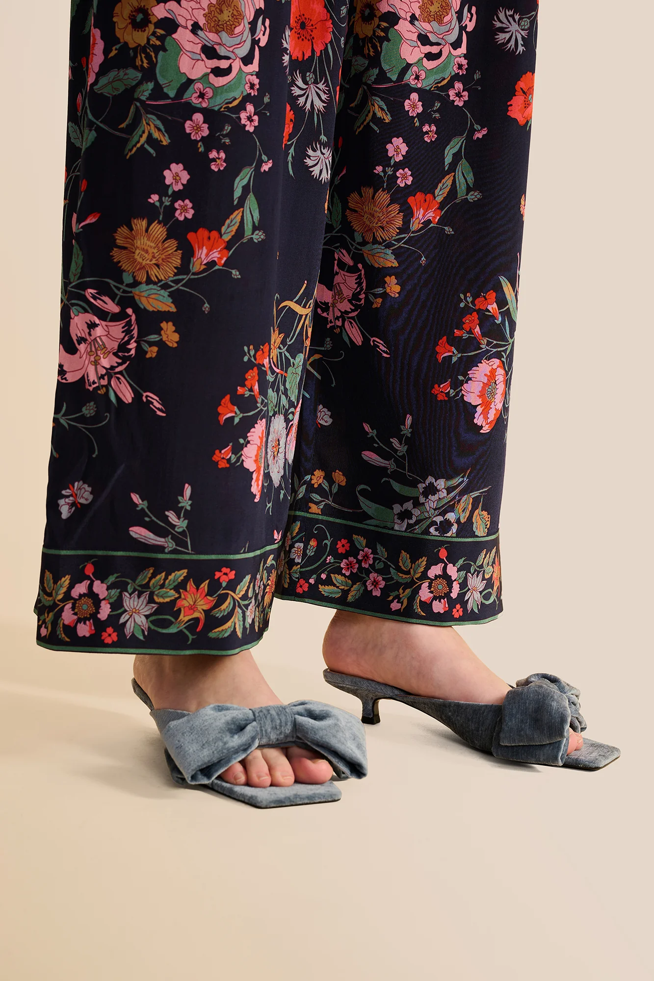 India Floral Bouquet Trousers - Image 5