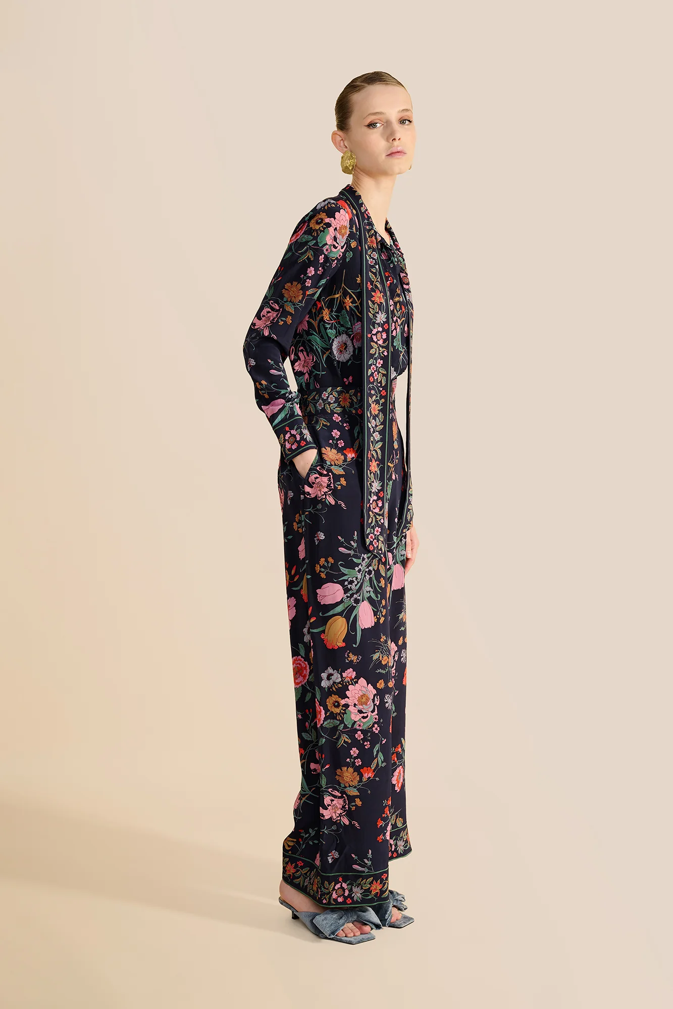 India Floral Bouquet Trousers - Image 7